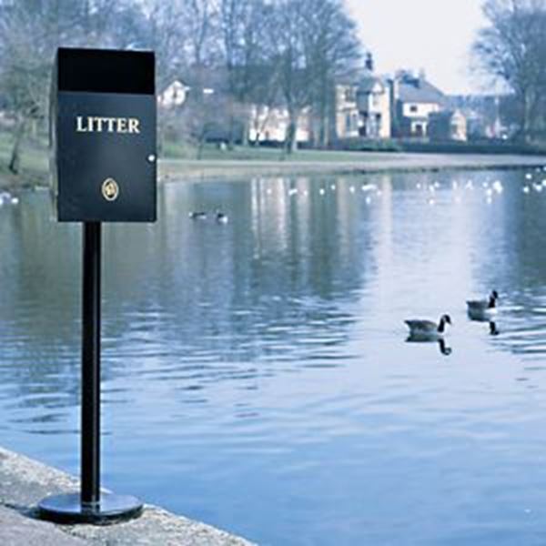 PARADE POST MOUNT LITTER BIN