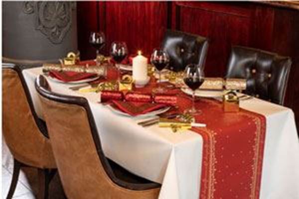 FESTIVE GREETINGS TABLE RUNNER